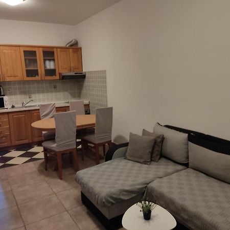 Apartments Ivana Loviste Luaran gambar