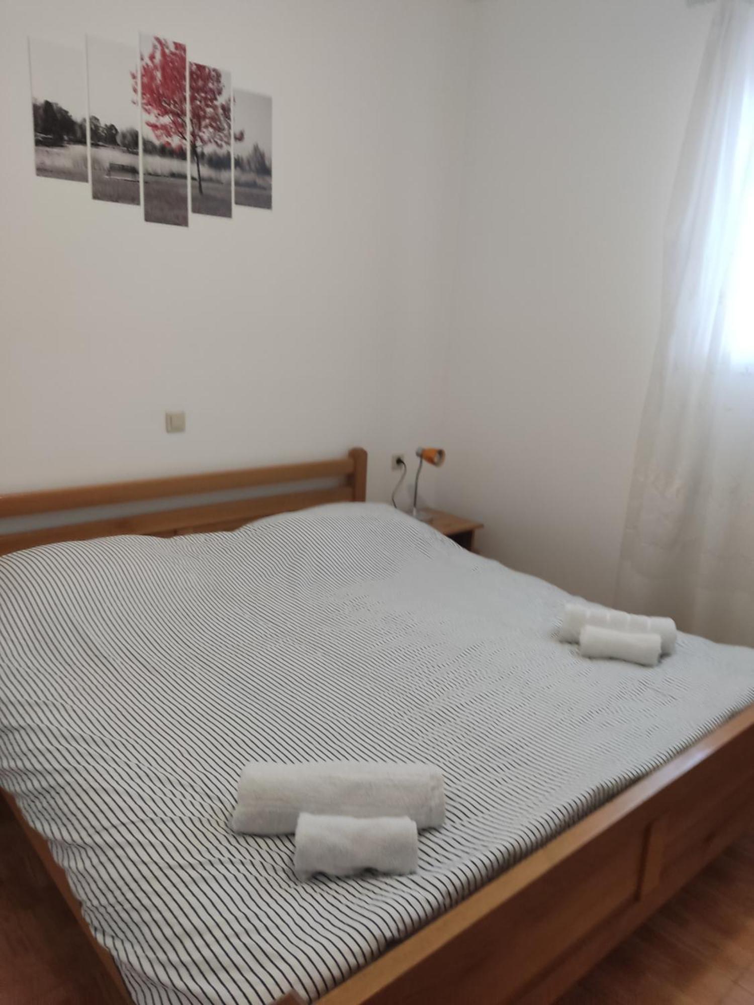 Apartments Ivana Loviste Luaran gambar