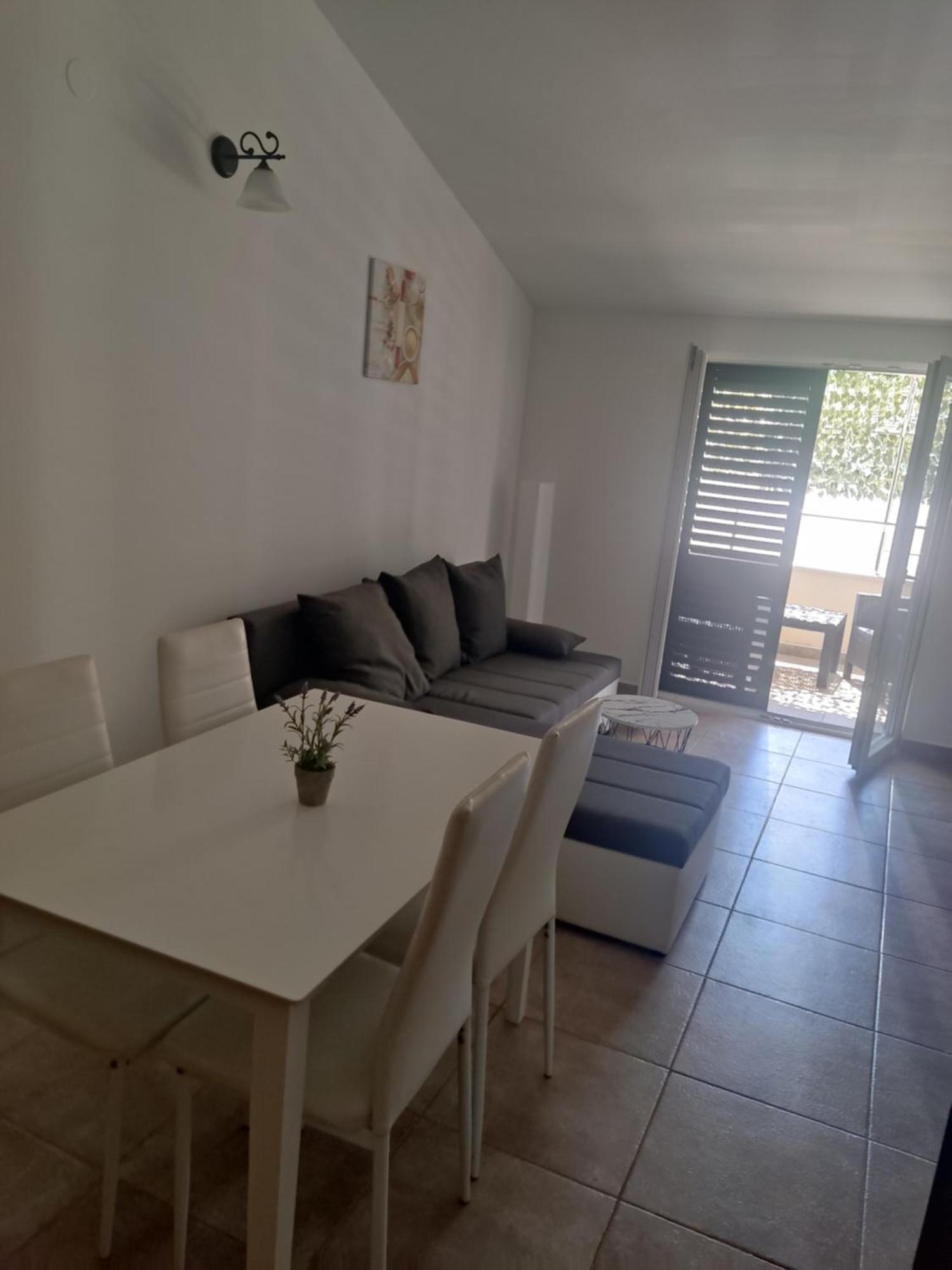 Apartments Ivana Loviste Luaran gambar
