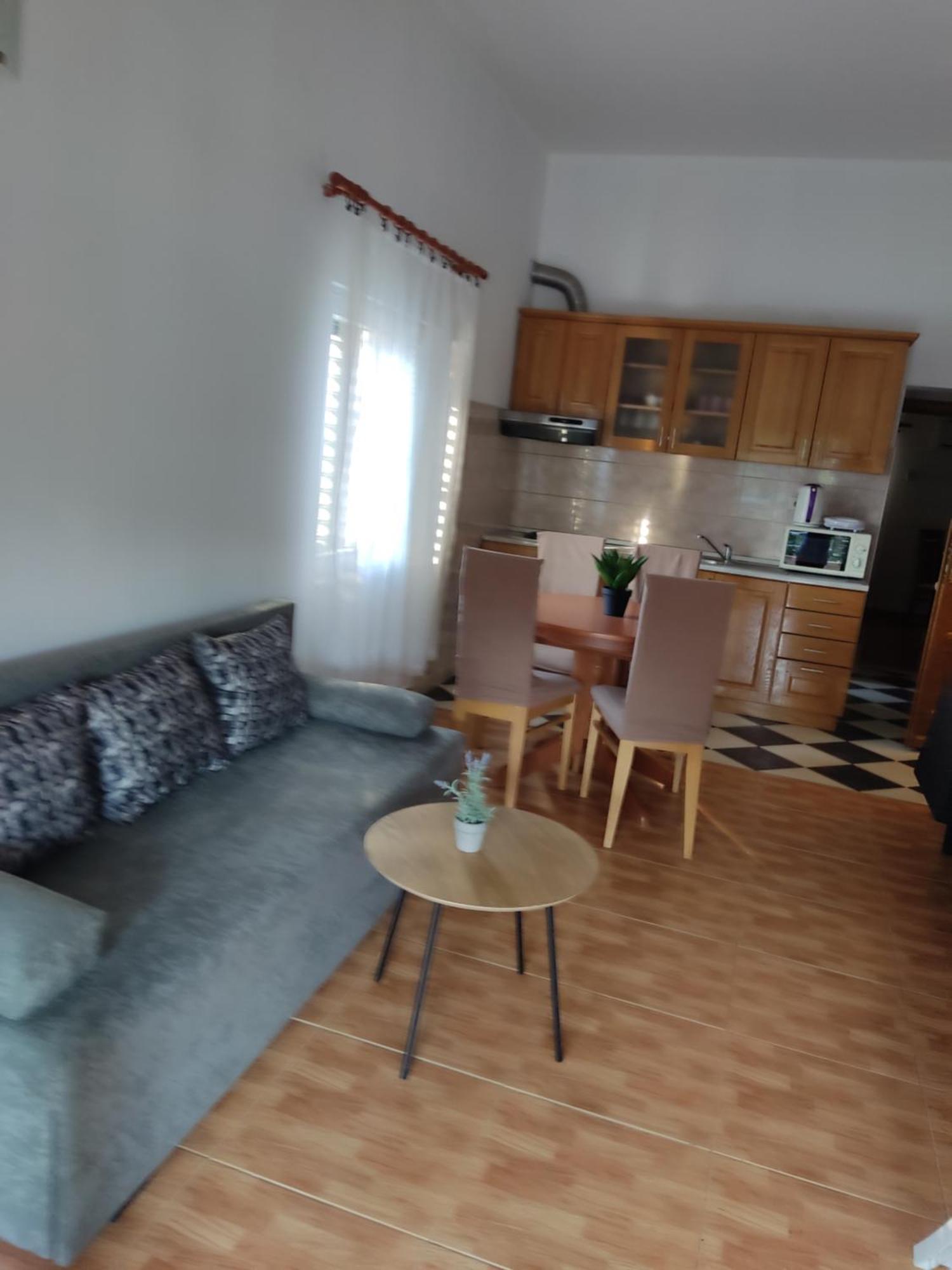 Apartments Ivana Loviste Luaran gambar