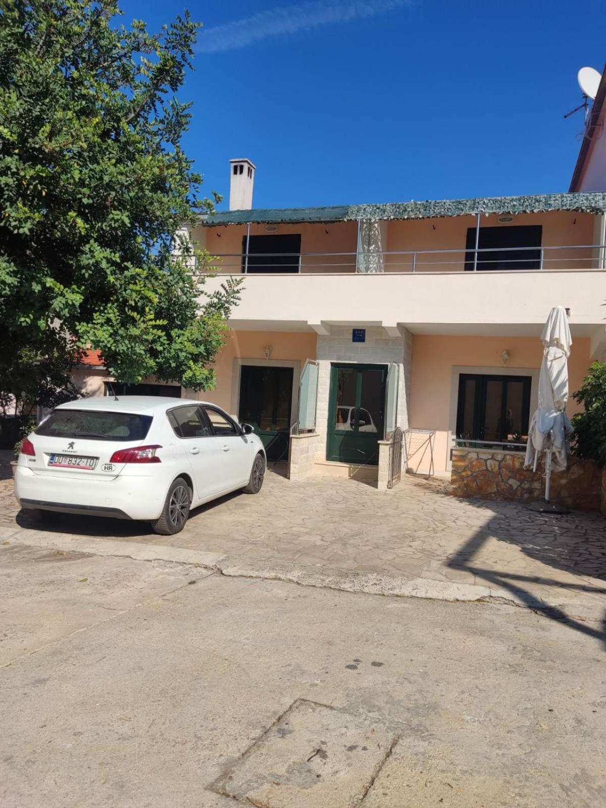 Apartments Ivana Loviste Luaran gambar