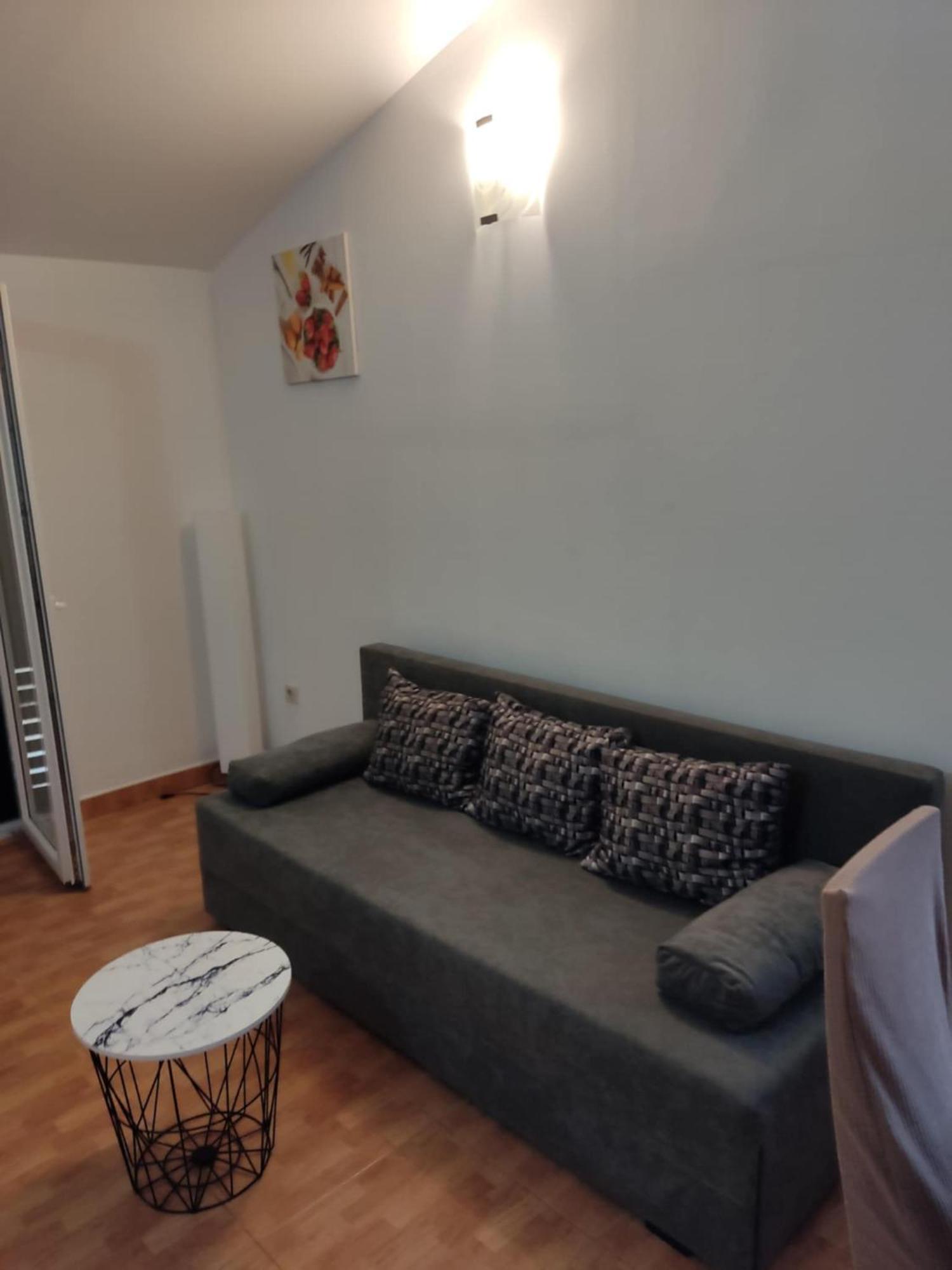 Apartments Ivana Loviste Luaran gambar