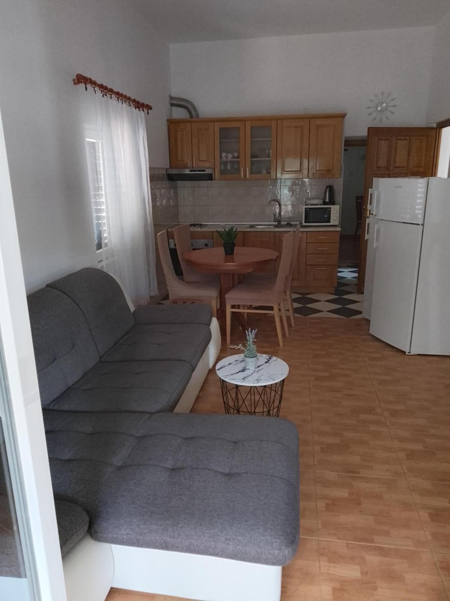 Apartments Ivana Loviste Luaran gambar