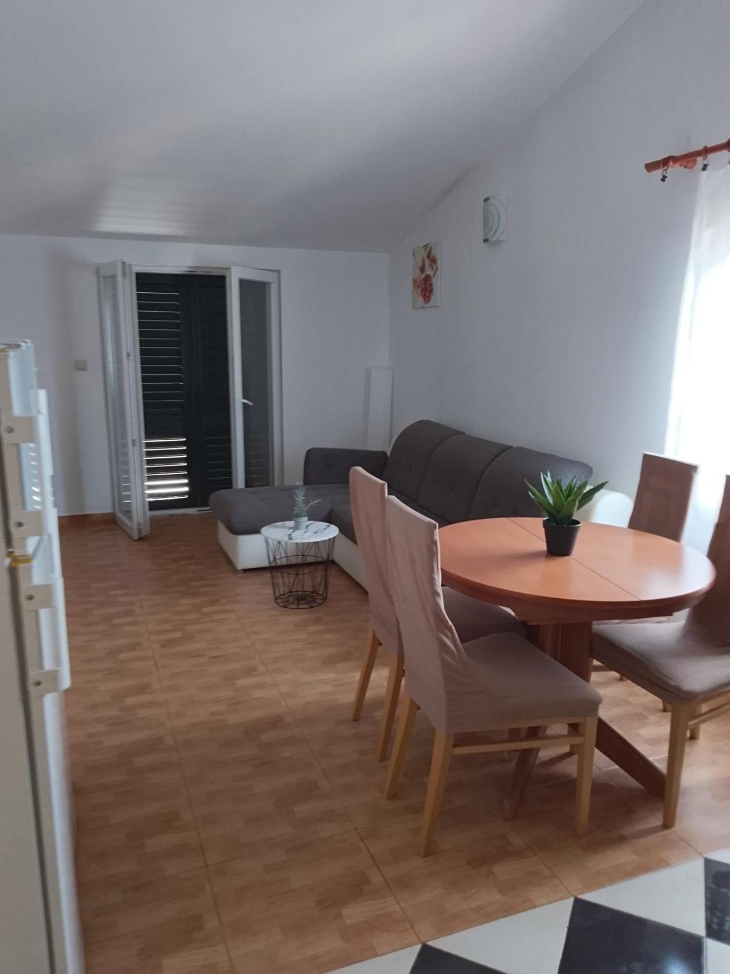 Apartments Ivana Loviste Luaran gambar