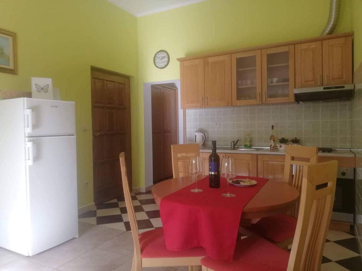 Apartments Ivana Loviste Luaran gambar