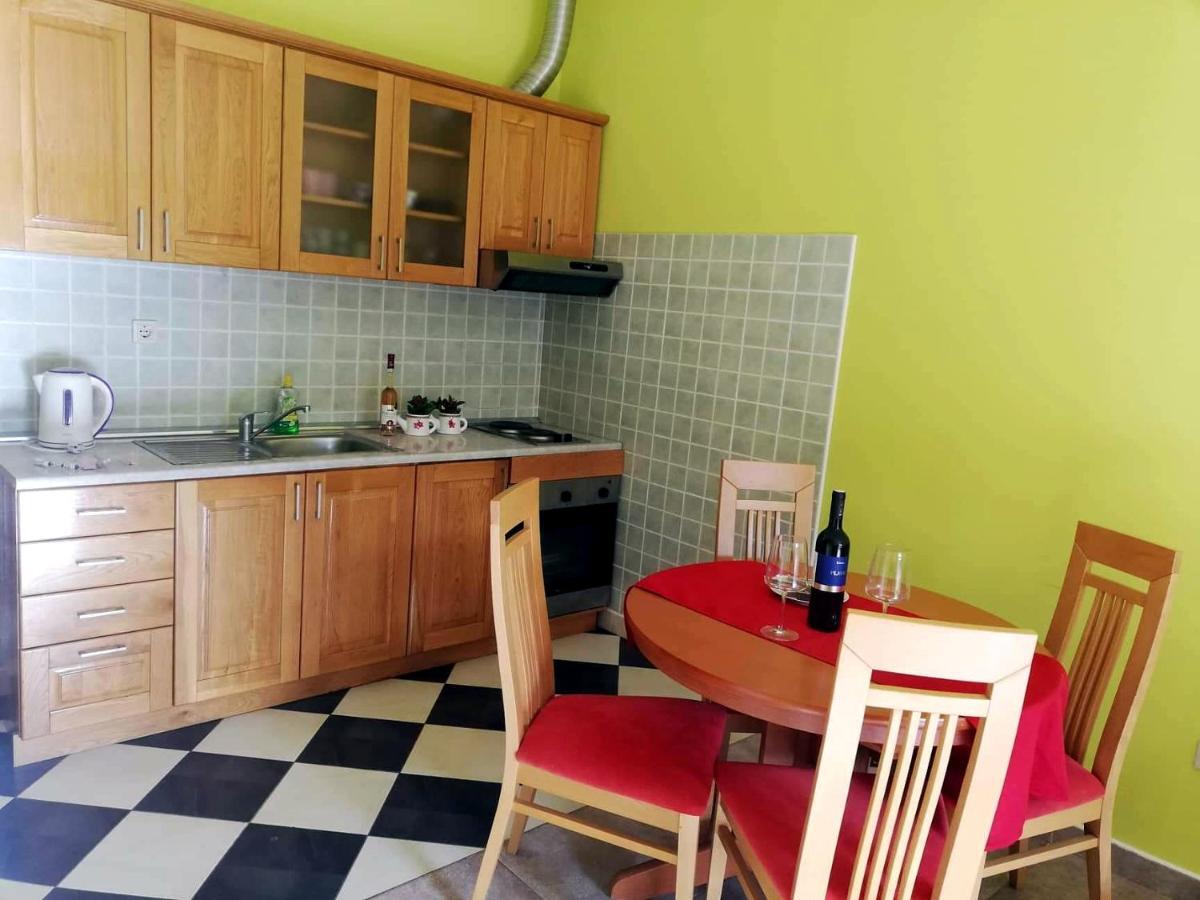 Apartments Ivana Loviste Luaran gambar