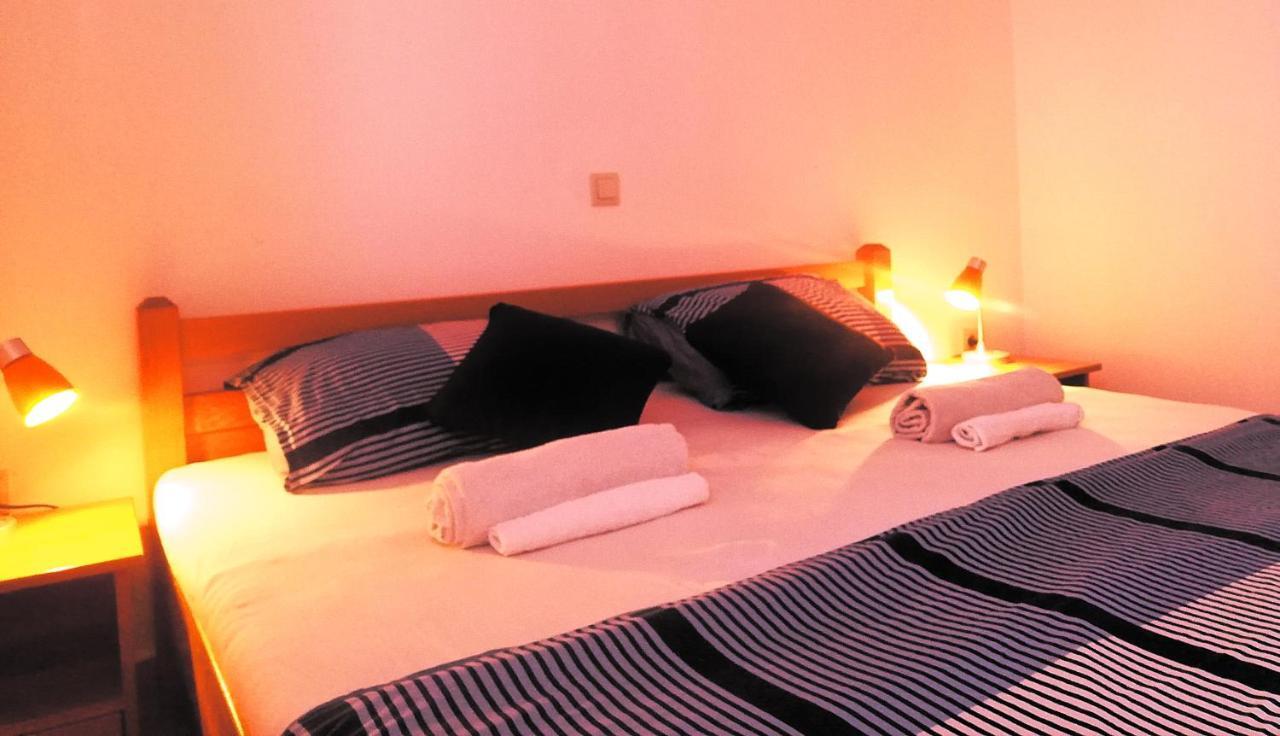 Apartments Ivana Loviste Luaran gambar