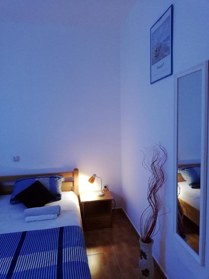 Apartments Ivana Loviste Luaran gambar