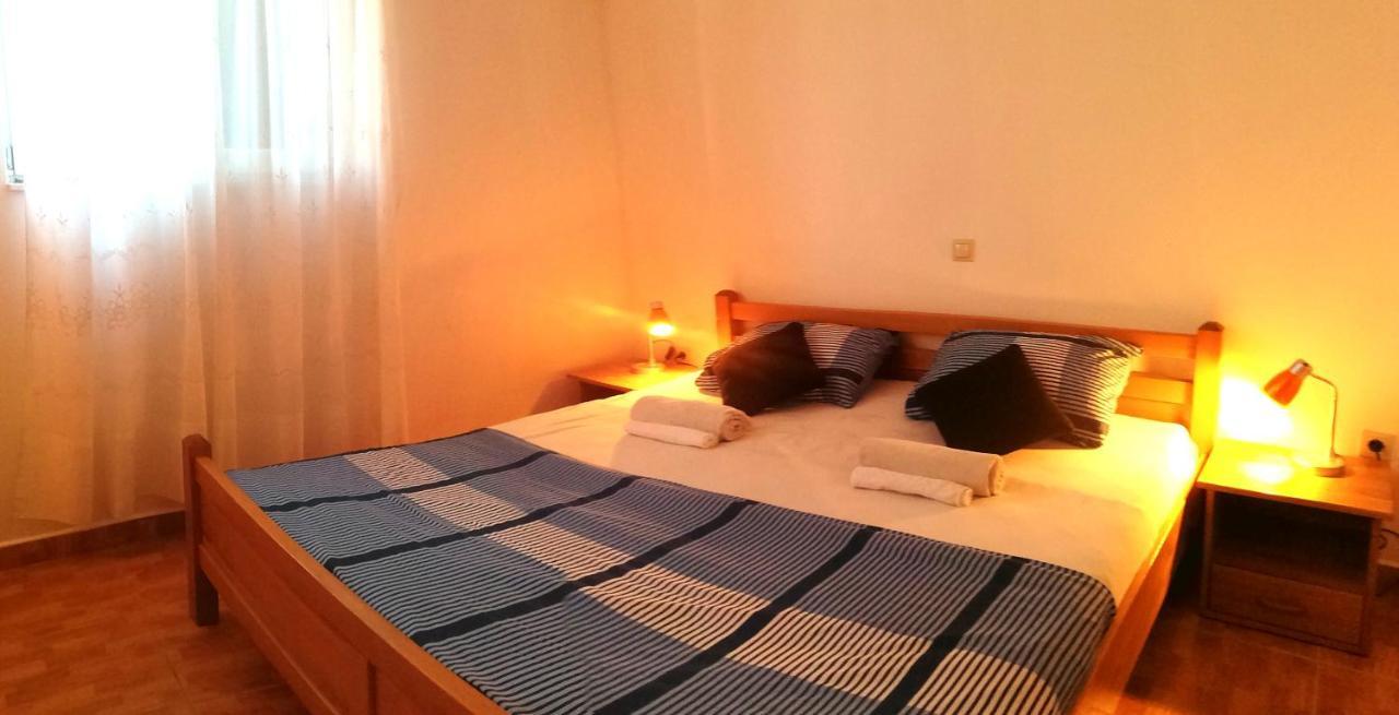 Apartments Ivana Loviste Luaran gambar
