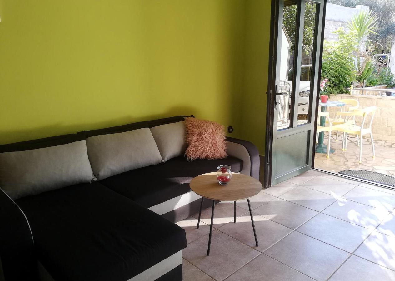 Apartments Ivana Loviste Luaran gambar